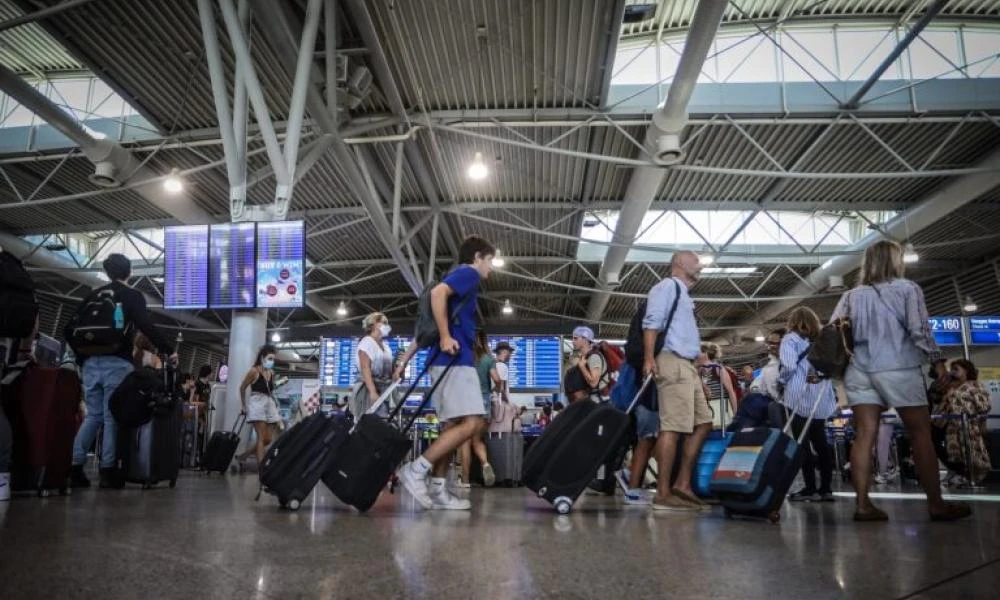 Συναγερμός και ταλαιπωρία στο Αεροδρόμιο «Μακεδονία» μετά από πληροφορία για βόμβα σε βαλίτσα